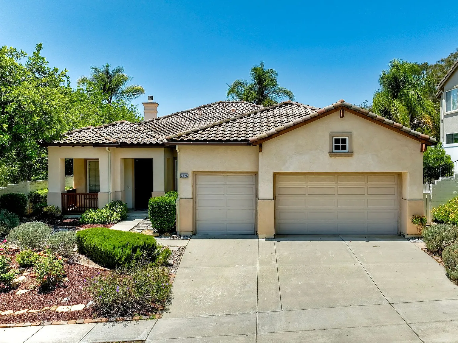 4 bed, 2.5 bath, 2404 sqft, $4,600 — Photo 1