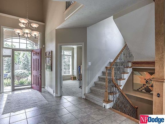 4th image of 18156 Leavenworth St