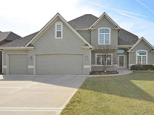 607 Indian Trl, Smithville, MO 64089