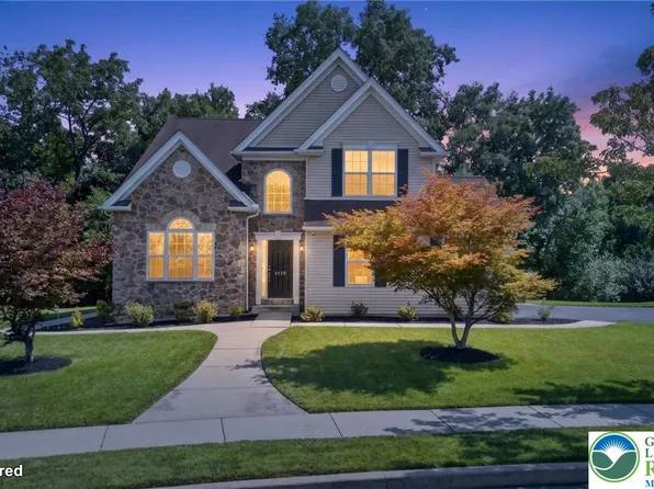 4130 Redbud Dr E, Whitehall, PA 18052