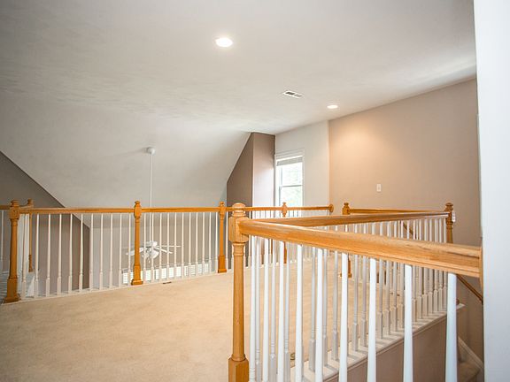 5th image of 1006 Christiana Cir