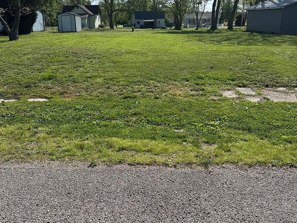 2nd image of 911 S Illinois St