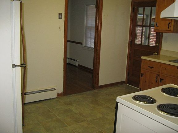 5th image of 216 Anne Burras Ln