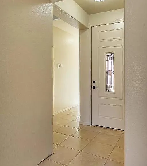 1184 Marchbanks Dr — Photo 3
