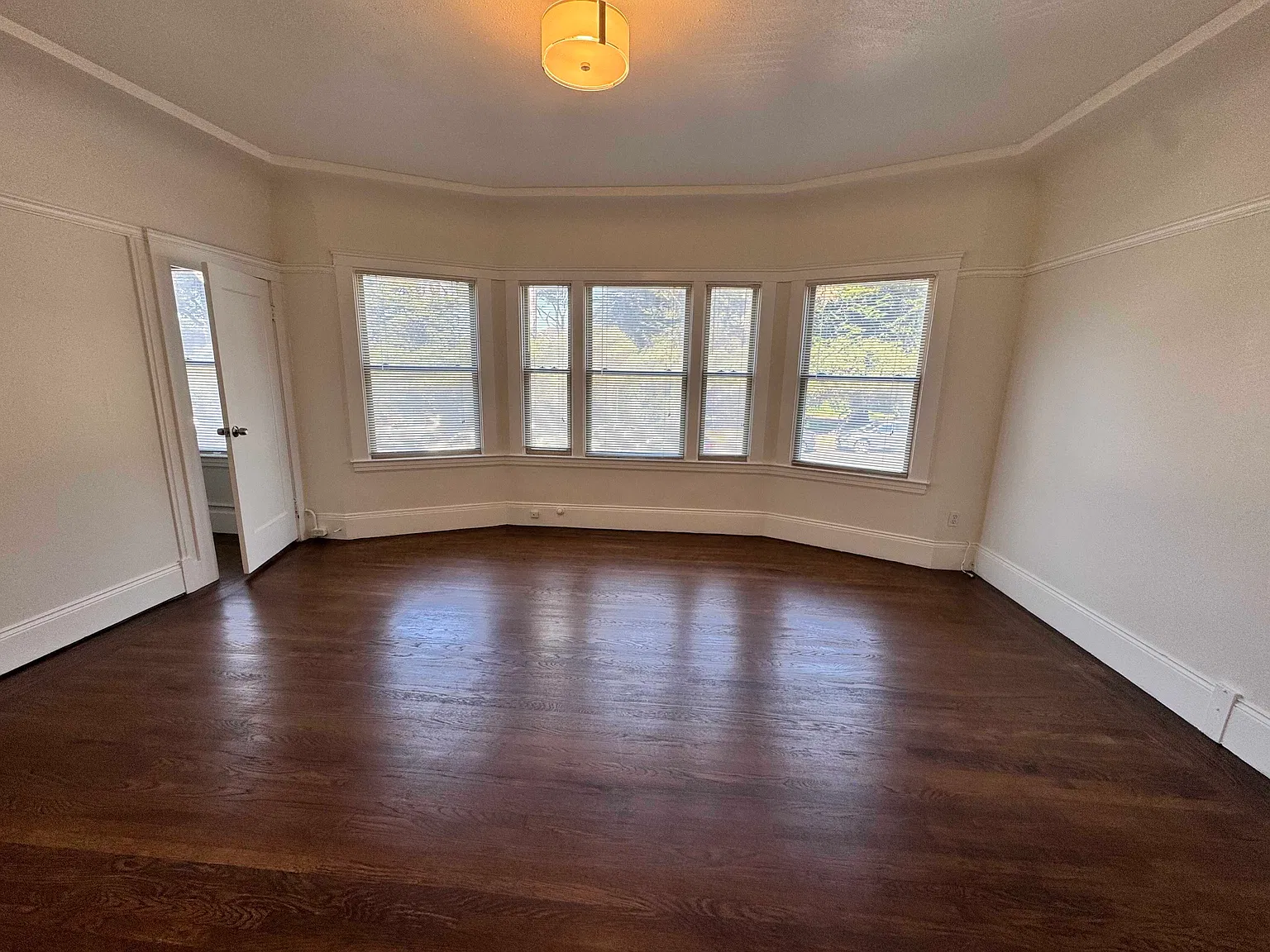 1 bed, 1.0 bath, 750 sqft, $4,300 — Photo 3