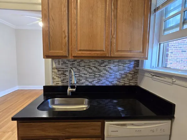 1452 Oak Ave APT 2N, Evanston, IL 60201
