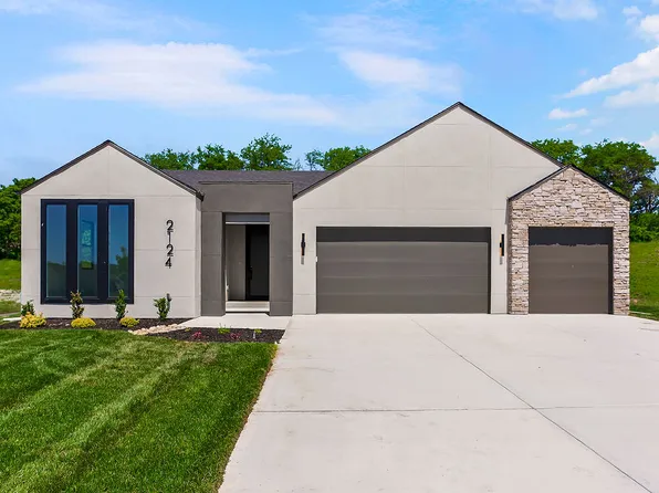 2124 SW Wheatfield Ct, Lees Summit, MO 64082