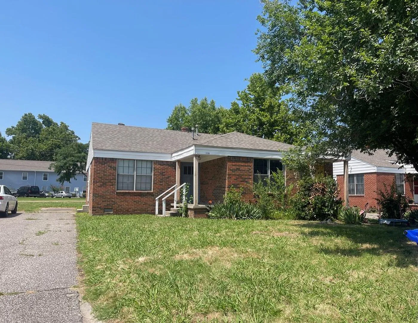 Adorable 1 Bedroom 1 Bathroom Duplex Available Now! — Photo 1