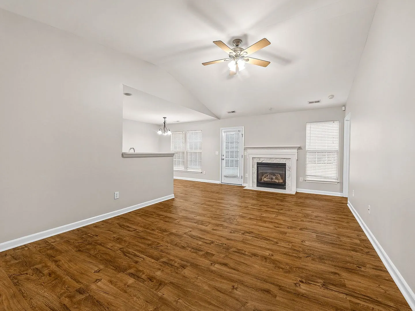 Five Forks Area, 3 BR, 2 BA, 2 Car Garage Split Floor Plan, Community Pool — Photo 4