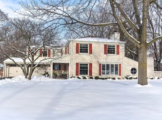 606 W Acacia Rd, Glendale, WI 53217