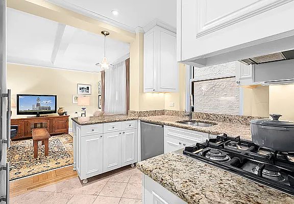5th image of 11 W 69th St APT 4D