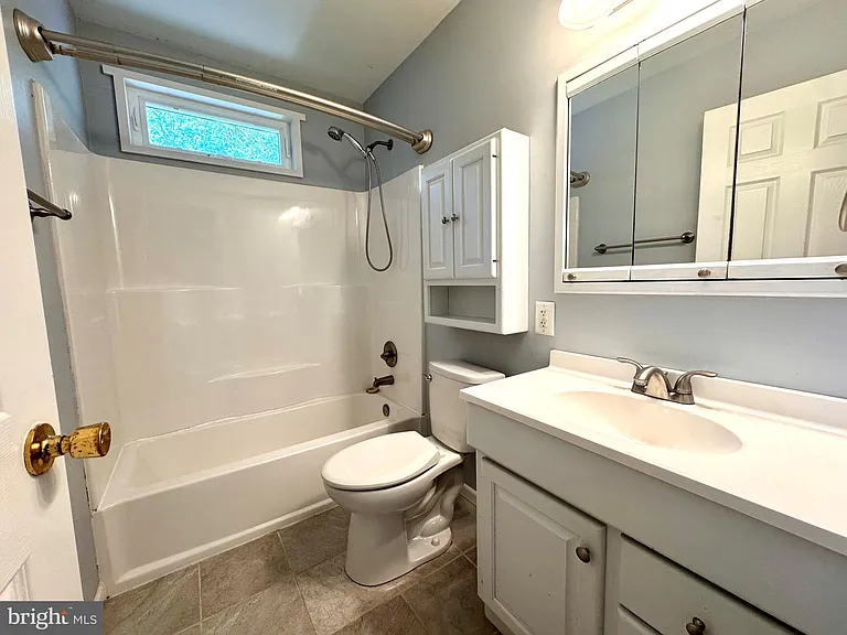 90 Avondale Cir — Photo 21