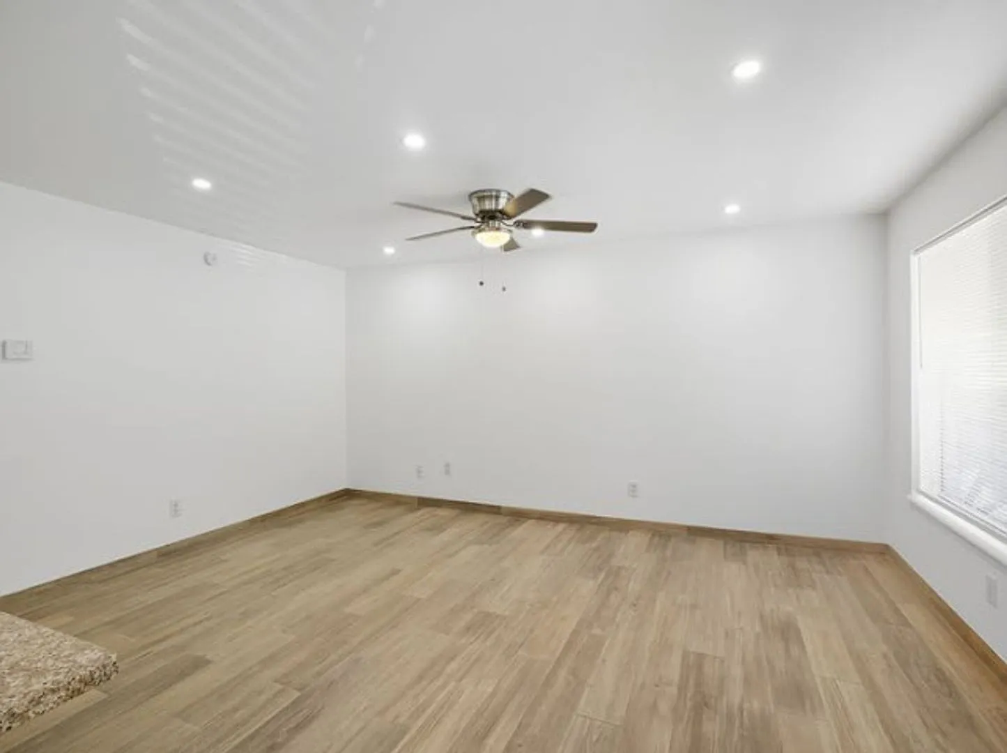 Charming 1 bedroom 1 bath Condo in West El Paso — Photo 3