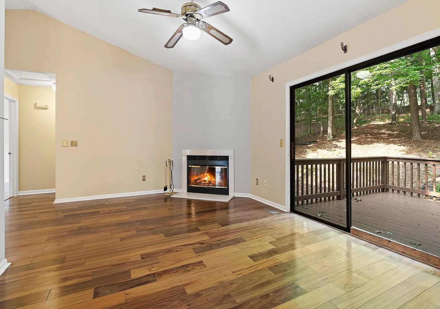 4 bedroom home with bonus room! — Photo 4