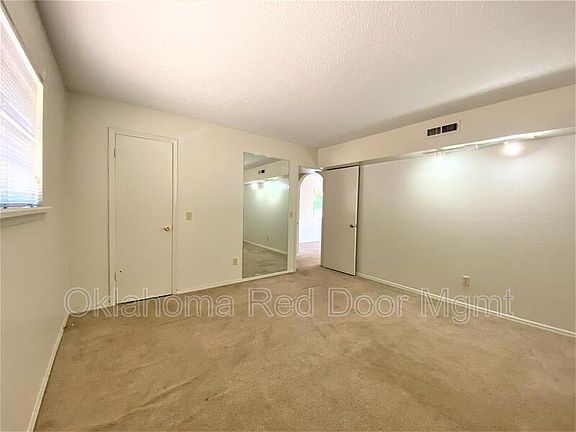 5th image of 3037 N Rockwell Ave
