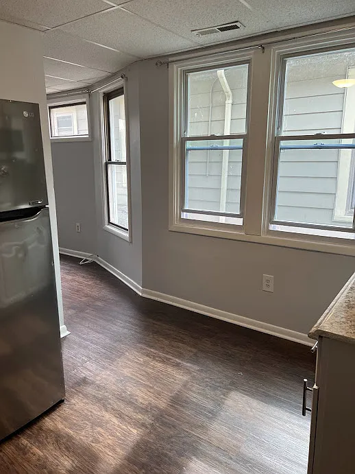 Building Photo - 136 Parkdale Ave #4