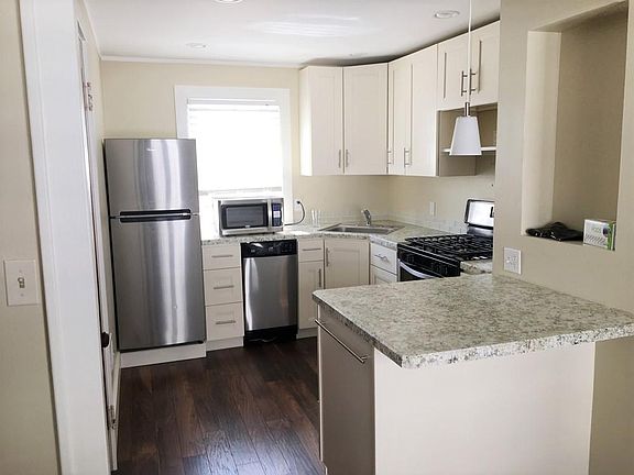 5th image of 399 Saint Lawrence Ave #2