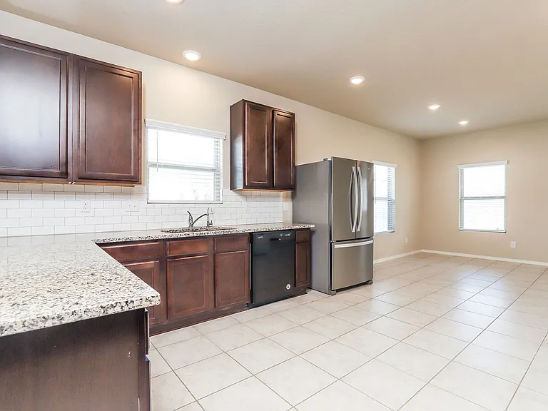 10906 Airmen Dr — Photo 7