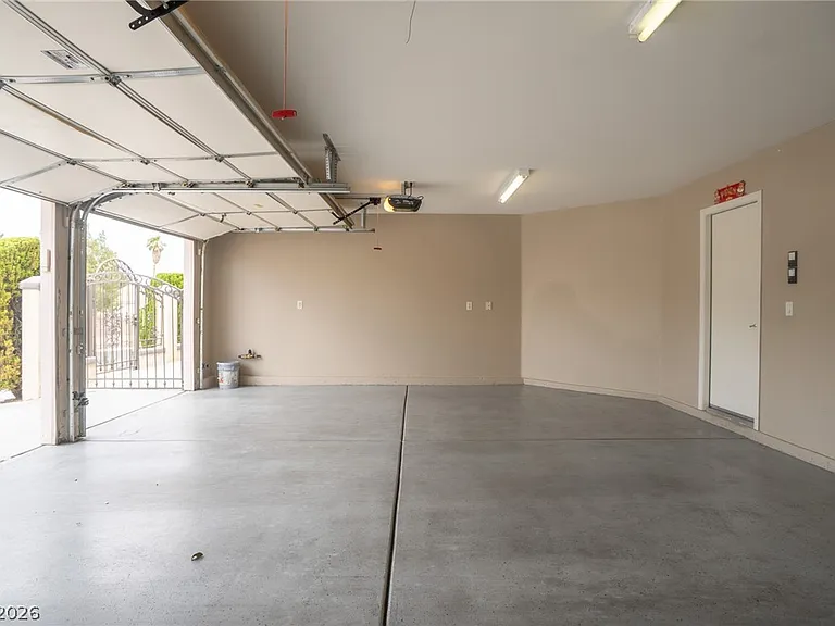 7861 Darby Ave — Photo 67