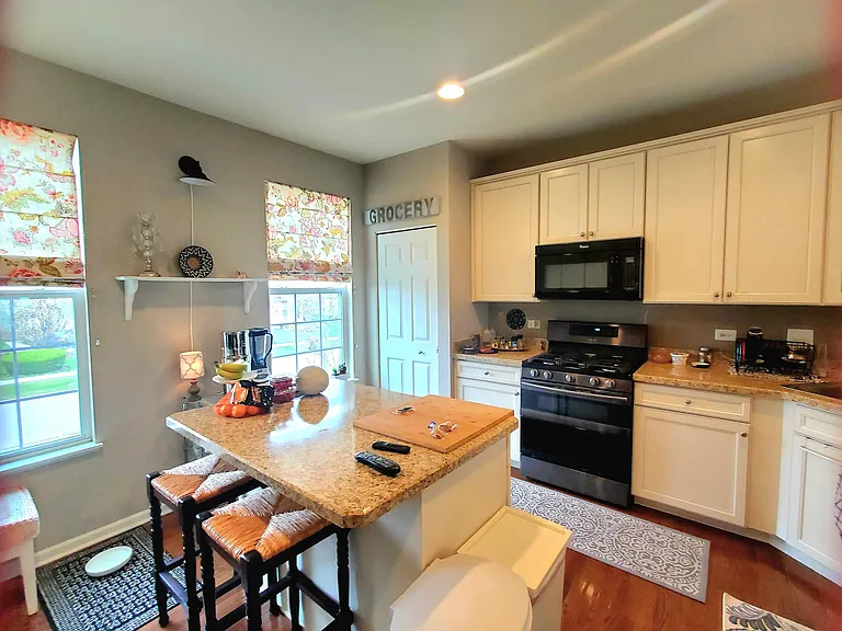 95 Valencia Pkwy — Photo 26