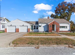 631 Chase St, Hillsboro, IL 62049