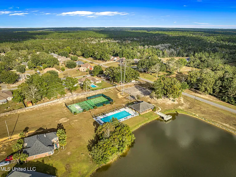 15336 Lakeview Ct — Photo 36