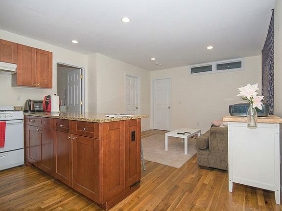 2nd image of 64 Egmont St #6