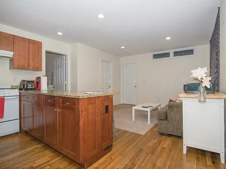 64 Egmont St #6 — Photo 2