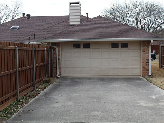 4th image of 120 Meadowglen Cir