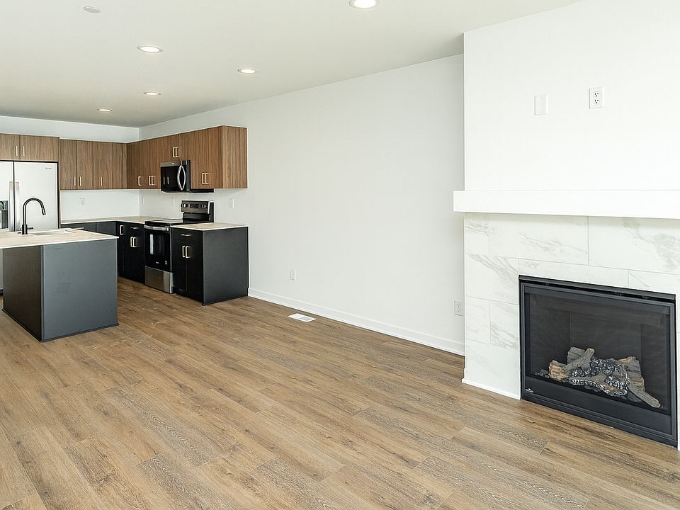 1st image of 1093 Century Village Ln NE