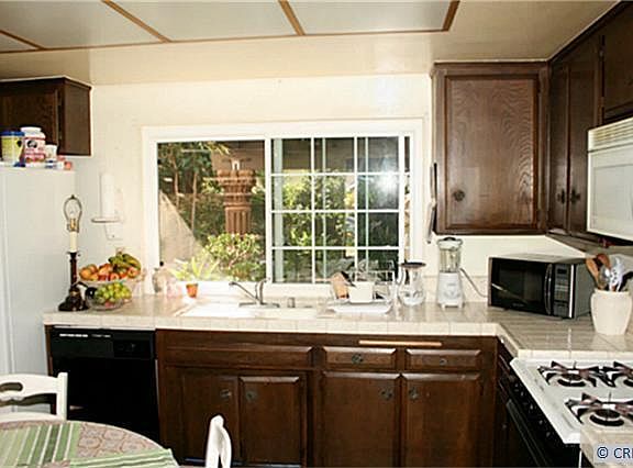 5th image of 5321 Duncannon Ave