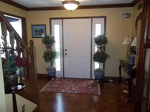 2nd image of 812 Mote Ln