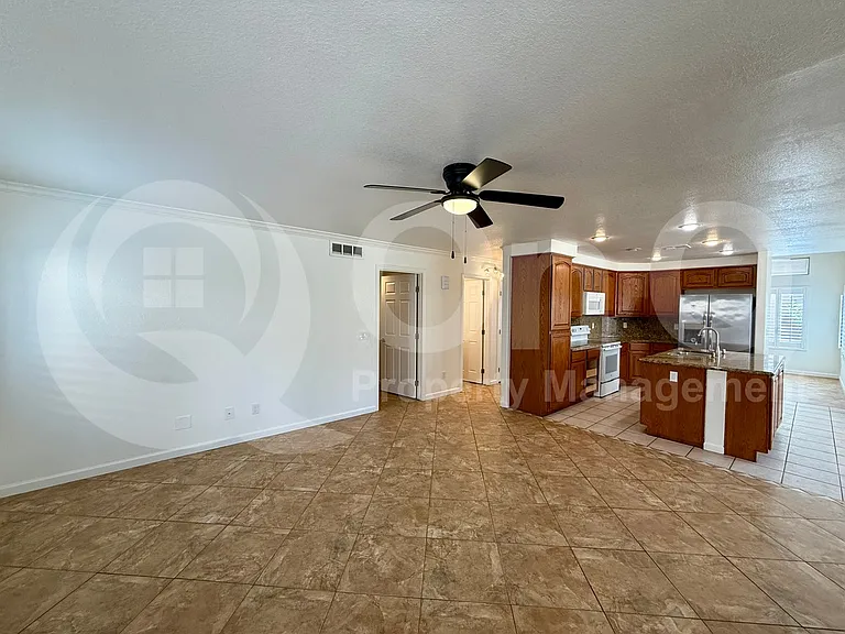 6321 E Roland St — Photo 10