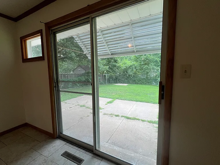 2250 S Virginia Ave — Photo 20