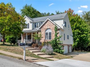 418 Settlers Village Cir, Cranberry Township, PA
