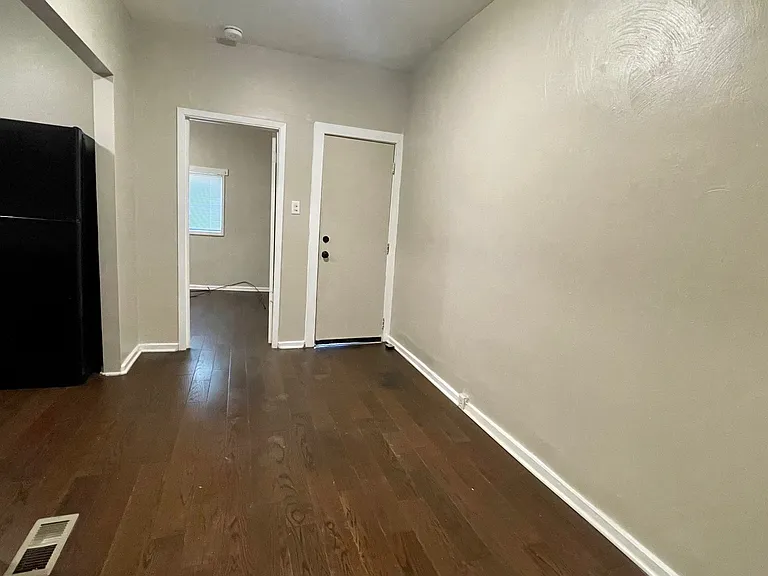 4117 Lafayette Ave #2W — Photo 9