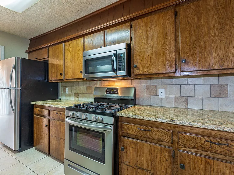 4902 S Gum Ave — Photo 53