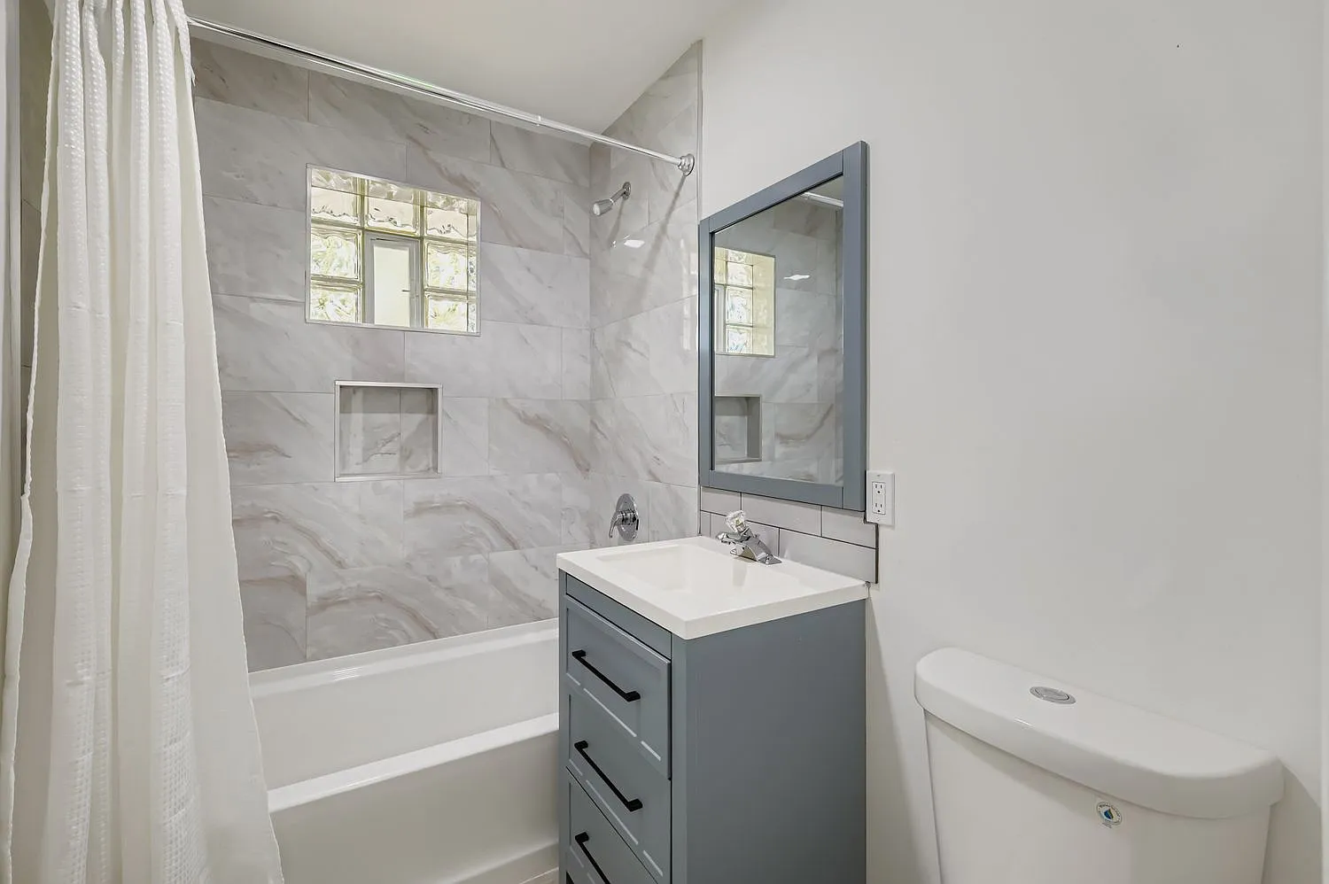 2 bed, 780 sqft, $1,800 — Photo 4
