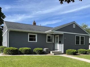 3603 Meadow Ln, Manitowoc, WI 54220