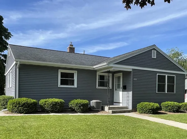 3603 Meadow LANE, Manitowoc, WI 54220