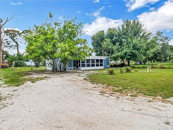 4th image of 2213 Carlisle Ln