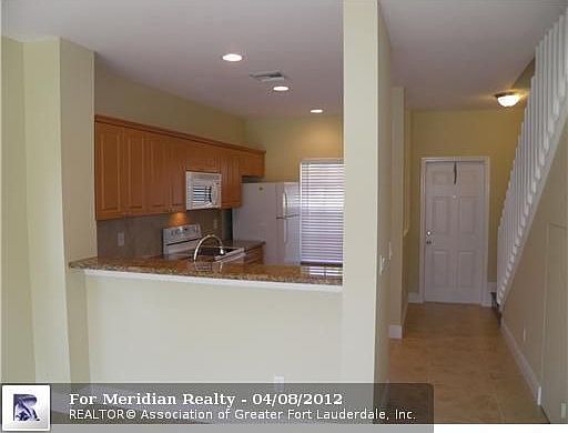 3rd image of 416 SW 122nd Ave