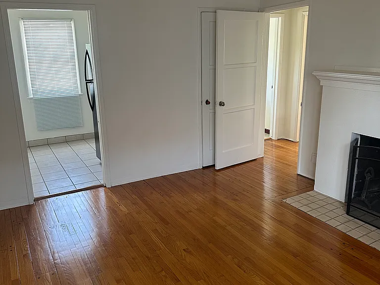 959 Gayley Ave #11 — Photo 5