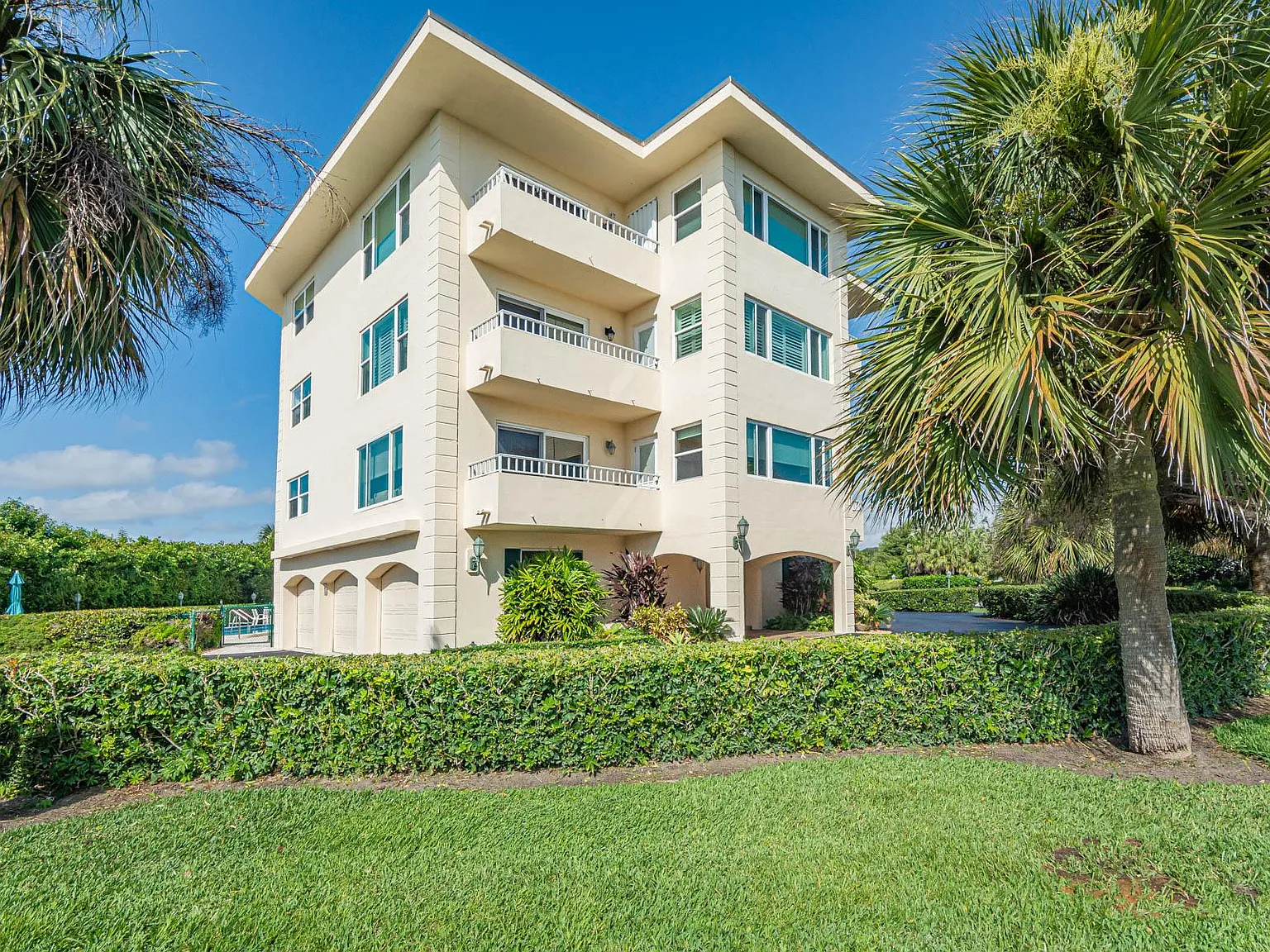 1715 Ocean Dr — Photo 1