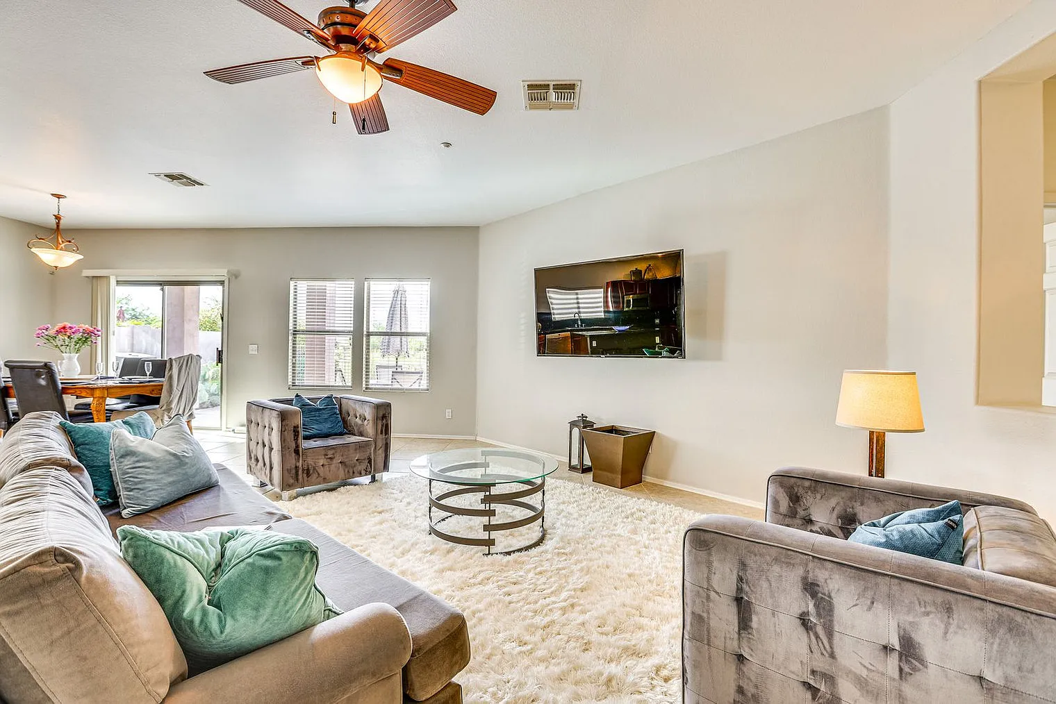 4 bed, 2.0 bath, 2195 sqft, $5,365 — Photo 2