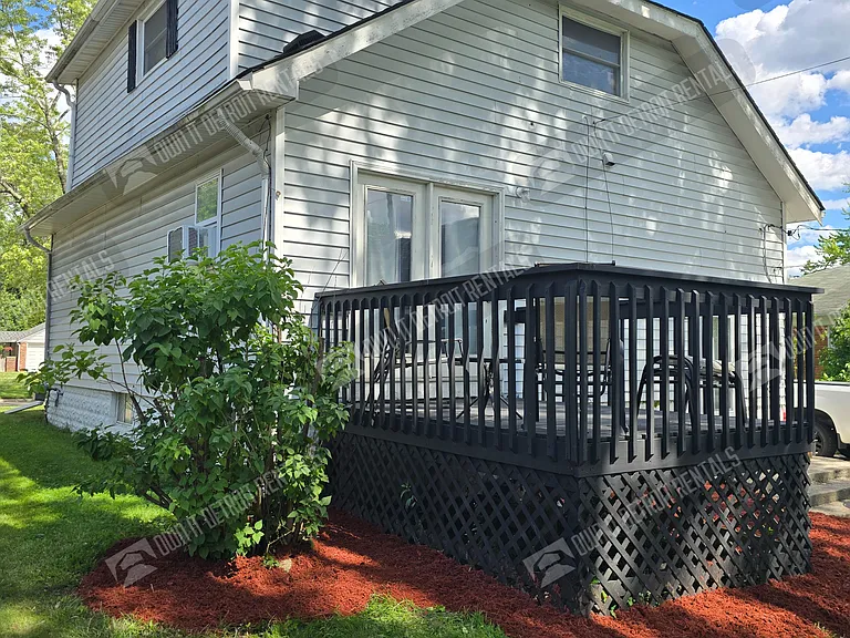 22889 Oakwood Ave — Photo 4