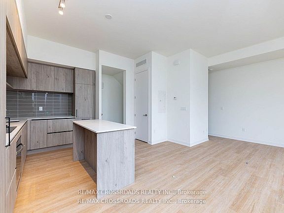 5th image of 10 David Eyer Rd E #1212