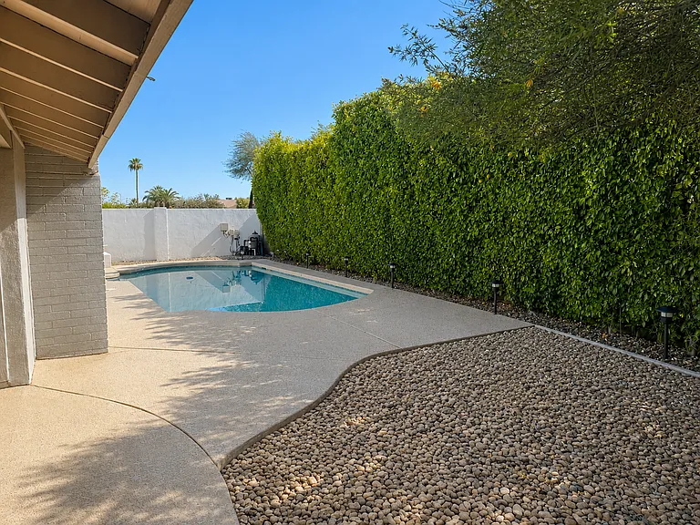 5918 S Clark Dr — Photo 4