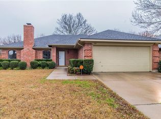 132 Sunny Meadows Dr, Burleson, TX 76028