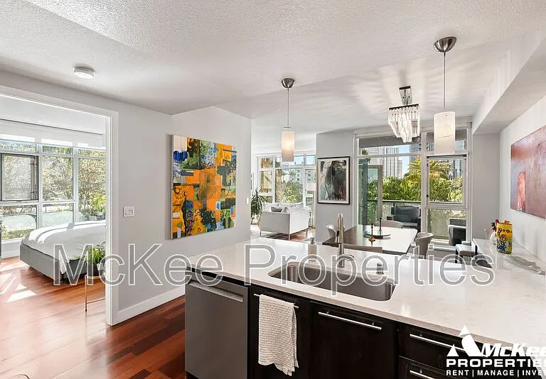 1199 Pacific Hwy #304 — Photo 2